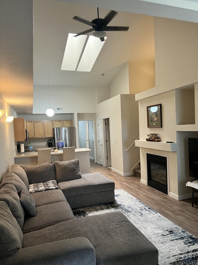 Building Photo - Available Now!  Beautiful Condo in Steeplc...