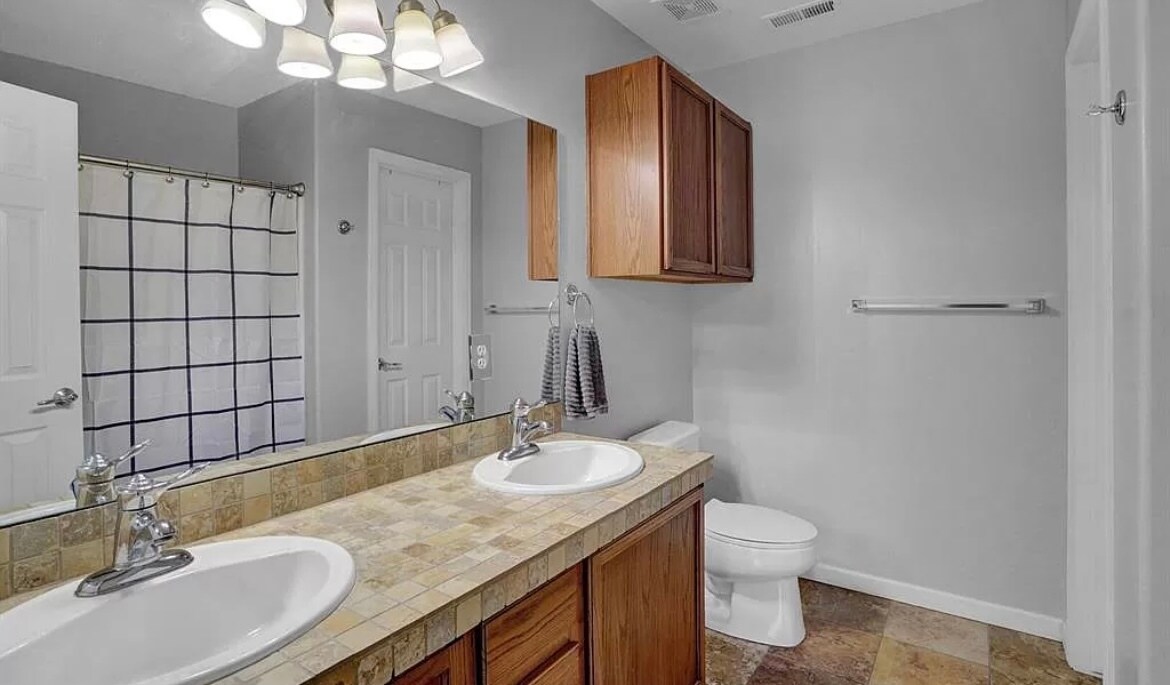 Building Photo - 11840 Bremen Pt