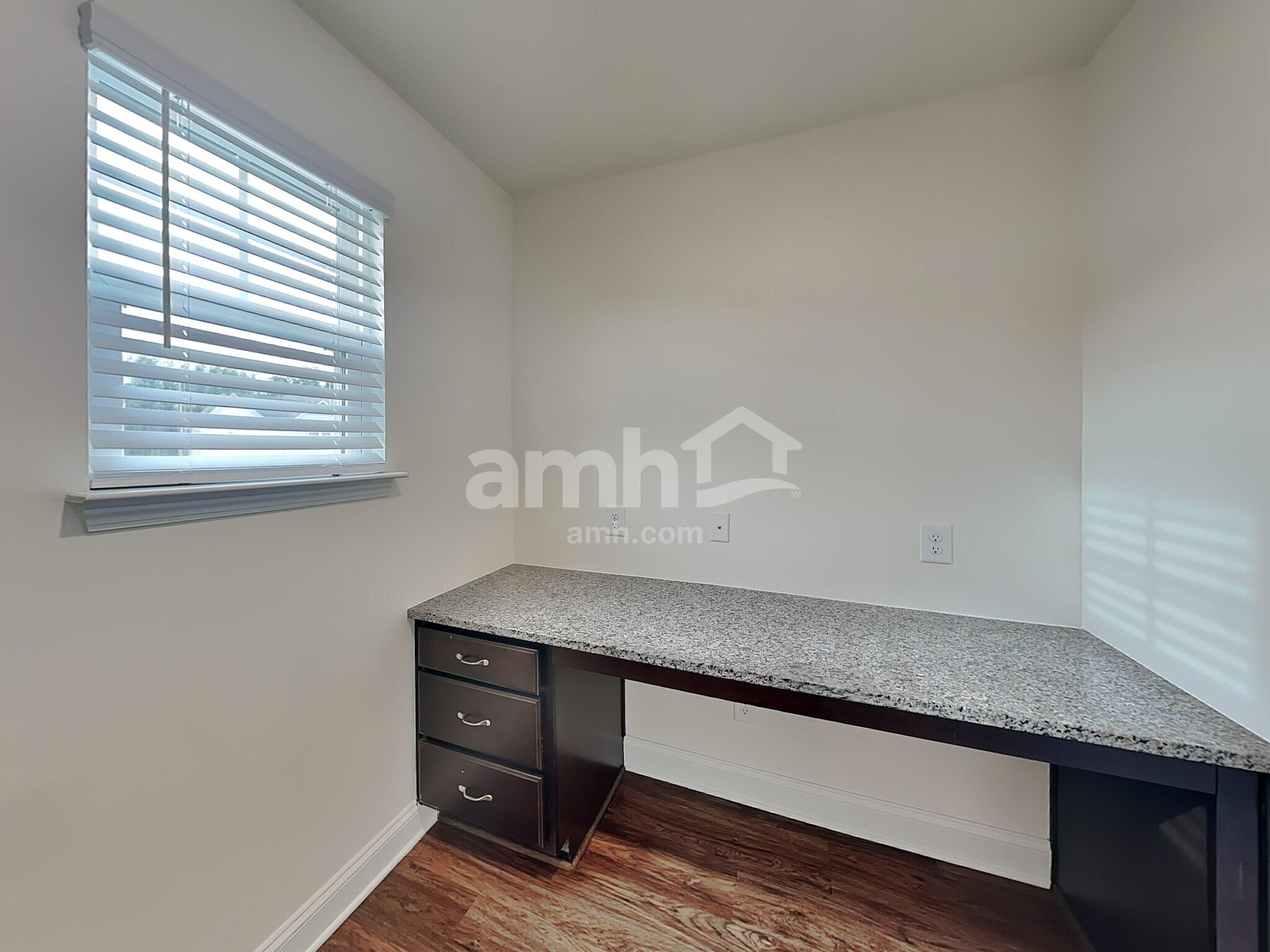 Building Photo - 1124 Bentley Pl