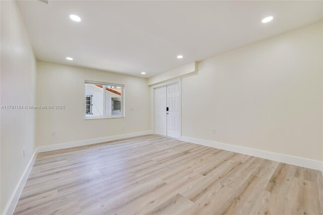 Building Photo - 2942 SW 25th St