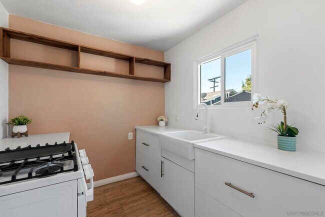 Building Photo - 2548 Violet St