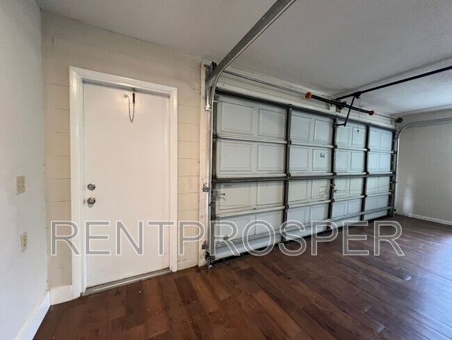 Building Photo - 360 Vincent Dr