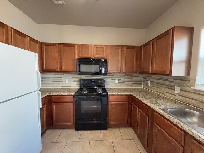 Building Photo - 704 E College St