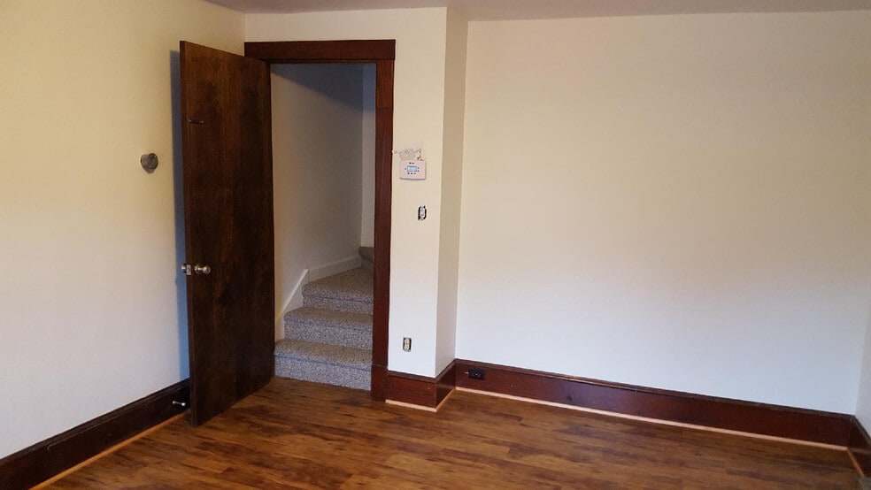 Building Photo - 1076 College Ave