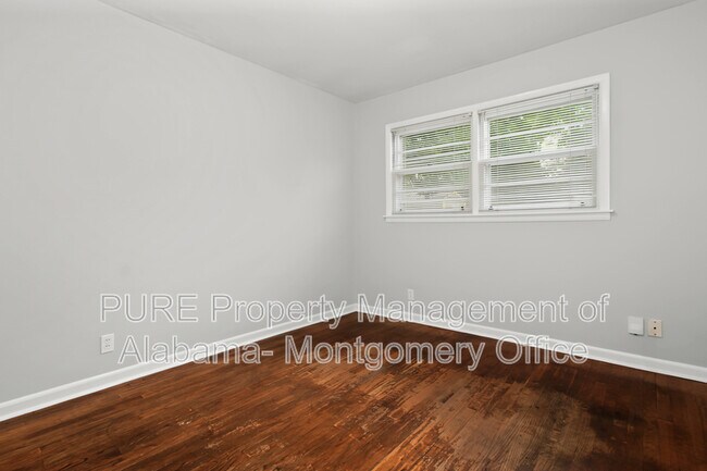 Building Photo - 4332 Sussex Dr