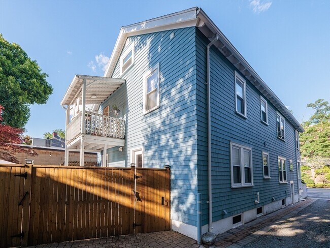 Building Photo - 327 Cypress St