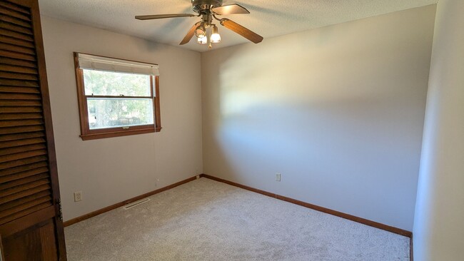 Building Photo - 3-bed home in Lewis Central school district