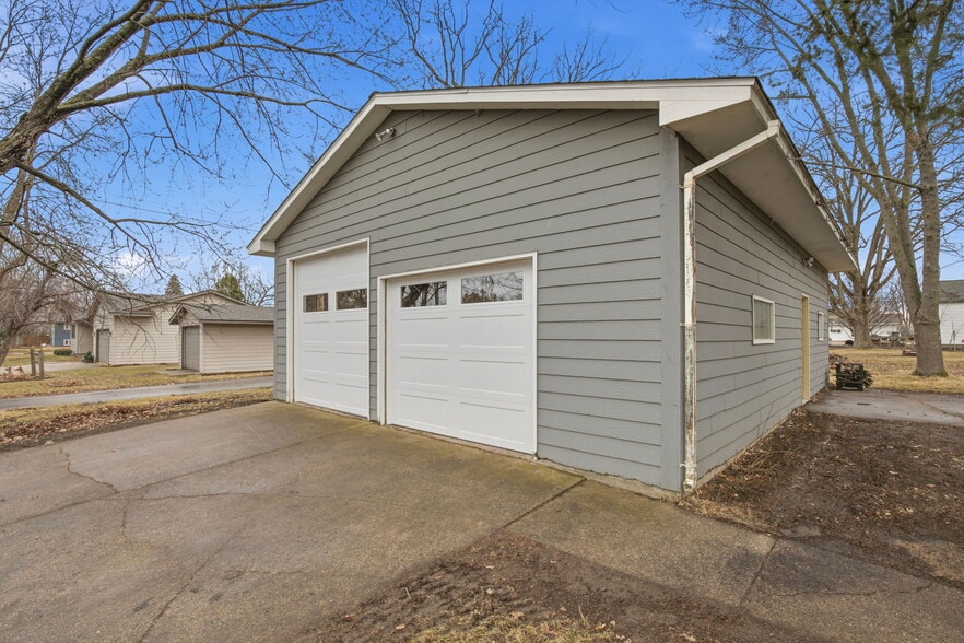 Building Photo - 355 Central Ave N