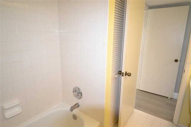 Building Photo - 284 Woodlake Wynde