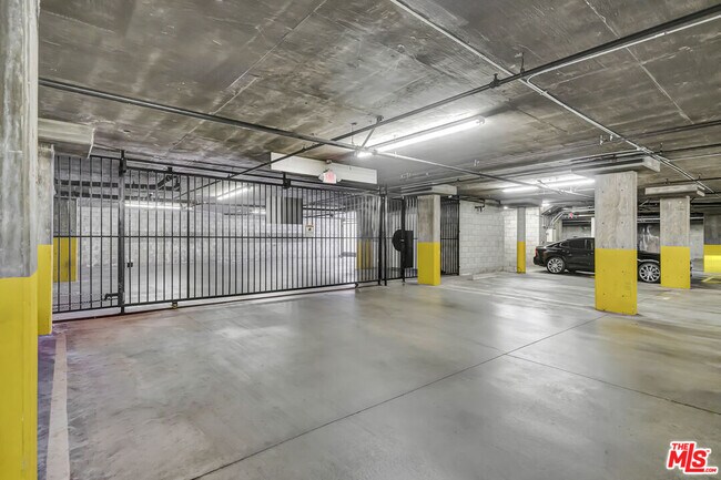 Building Photo - 4477 Woodman Ave