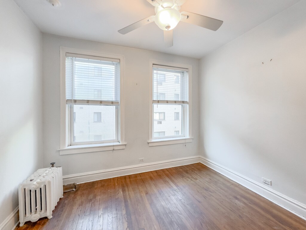 Building Photo - 1337 W Lunt Ave