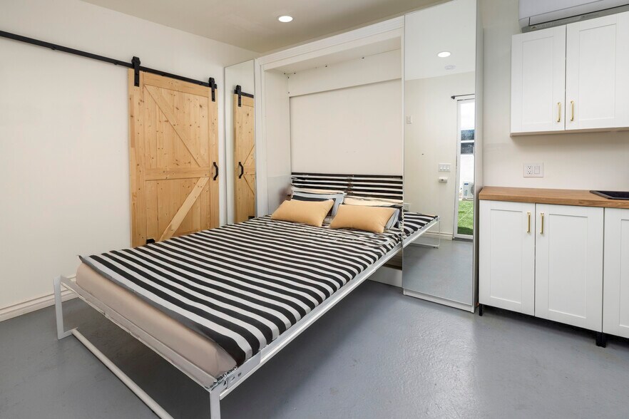 Building Photo - 5447 Lime Ave