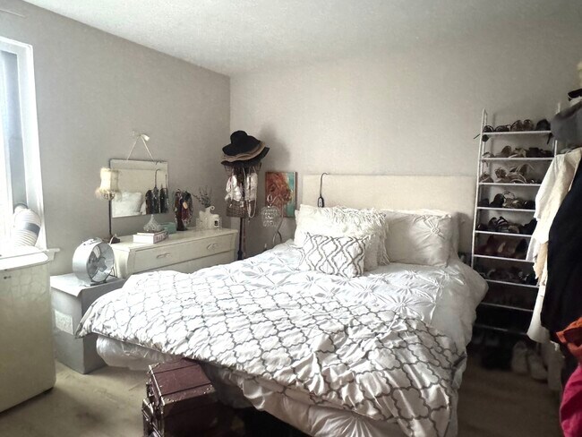 Building Photo - 137 Burgundy Hill Ln