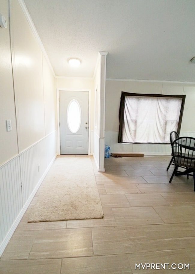 Building Photo - 279 Seminole Trl