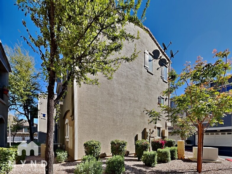 Building Photo - 280 S Evergreen Rd