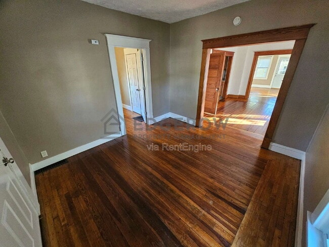 Building Photo - 1522 North Ave NE