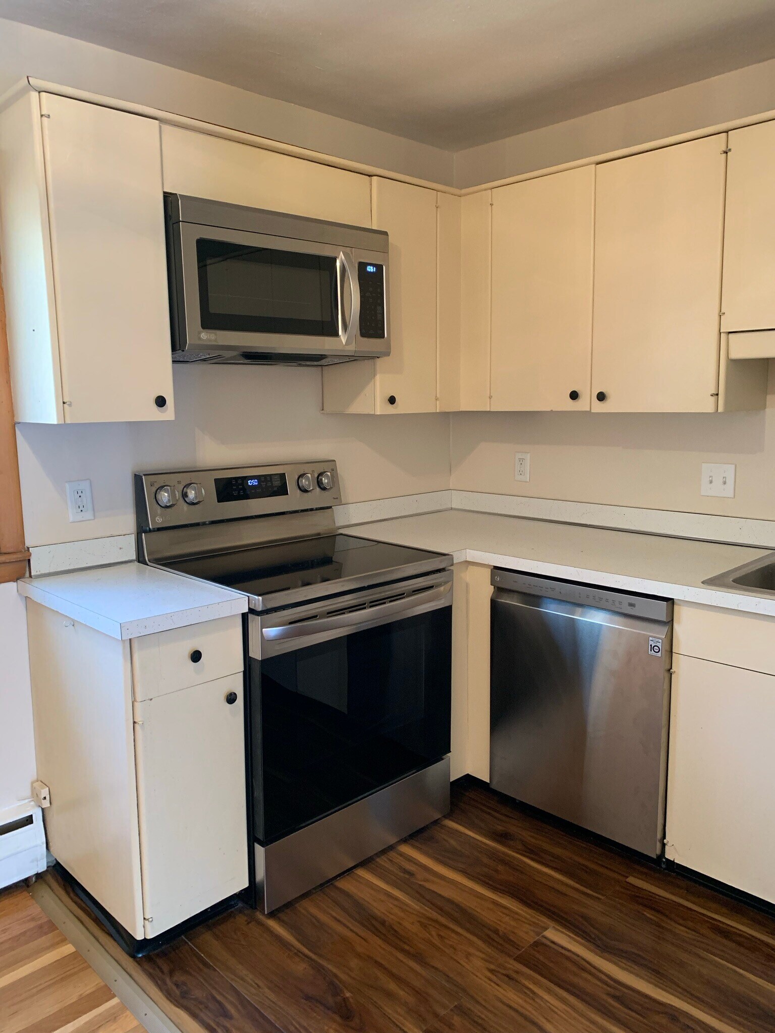 Kitchen - 96 Lionel Ave