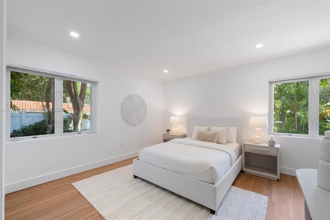 Building Photo - 5211 Granada Blvd