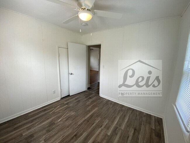 Building Photo - 902 Sycamore St