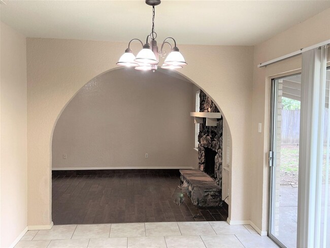 Building Photo - Beautiful 3-Bedroom Home