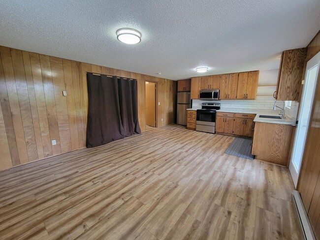 Building Photo - One Bedroom/One Bath