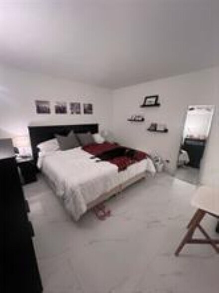 Building Photo - 2970 NE 16th Ave