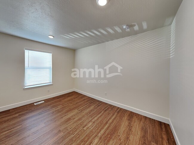 Building Photo - 344 North St