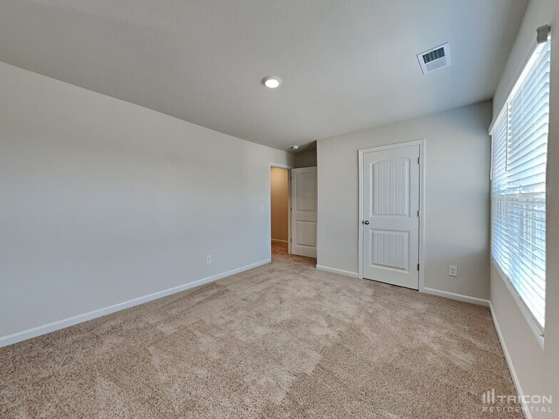 Building Photo - 165 Parkers Gate Dr
