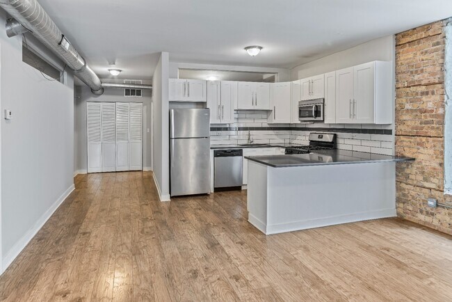 Building Photo - 3 Bedroom Apartment in River North - June 1st
