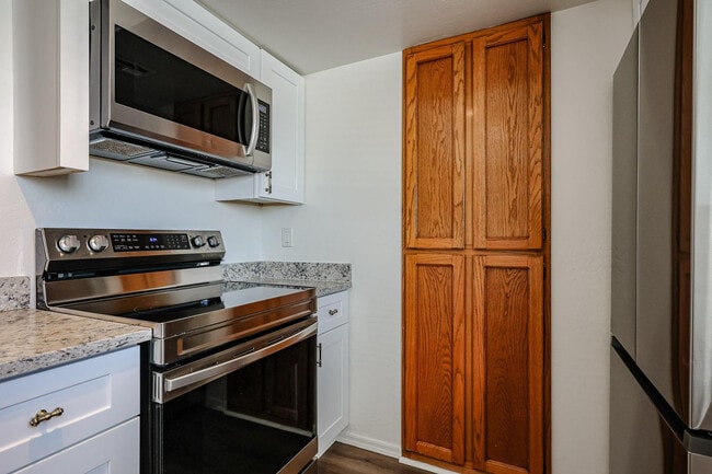 Building Photo - 3031 N Civic Center Plaza