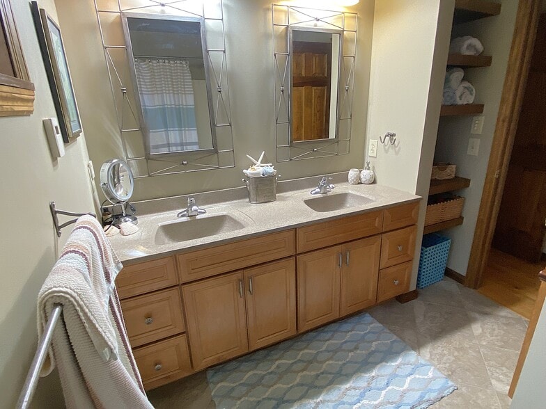 Tenant's Full bath dble sinks - 19 Timber Ln