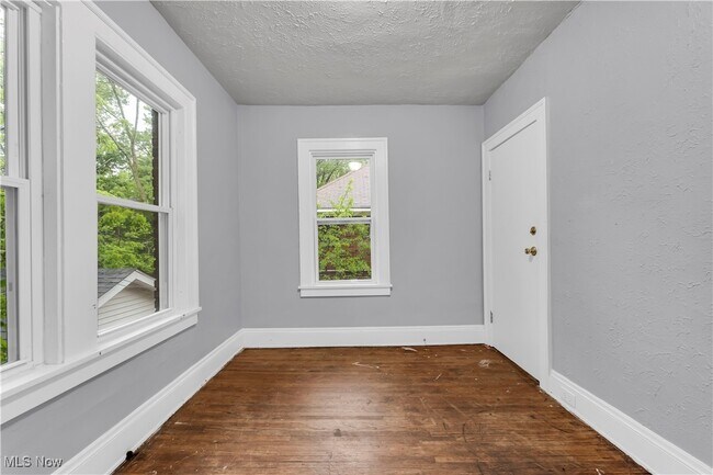 Building Photo - 3154 Kensington Rd