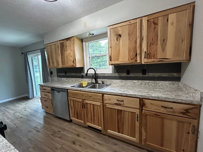 Building Photo - Spacious 3-Bedroom, 2-Bath Home in Middleb...