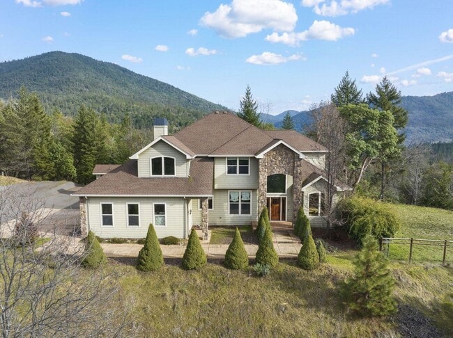 Building Photo - 5BED 4BATH - Beautiful Home with a Gorgeous View