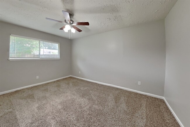 Building Photo - 14227 Bella Dr