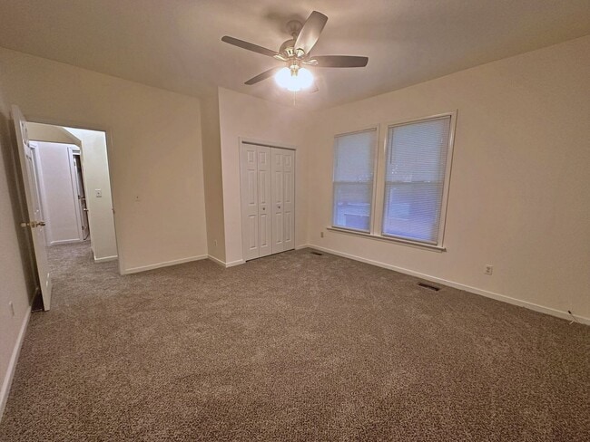 Building Photo - Bellevue - 2 Bedroom Apartment