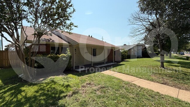 Primary Photo - 3302 High Plateau Dr