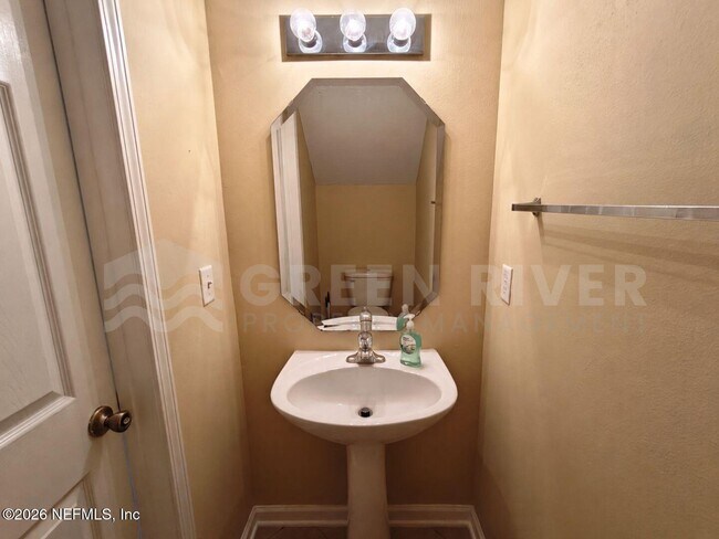 Building Photo - 1500 Calming Water Dr
