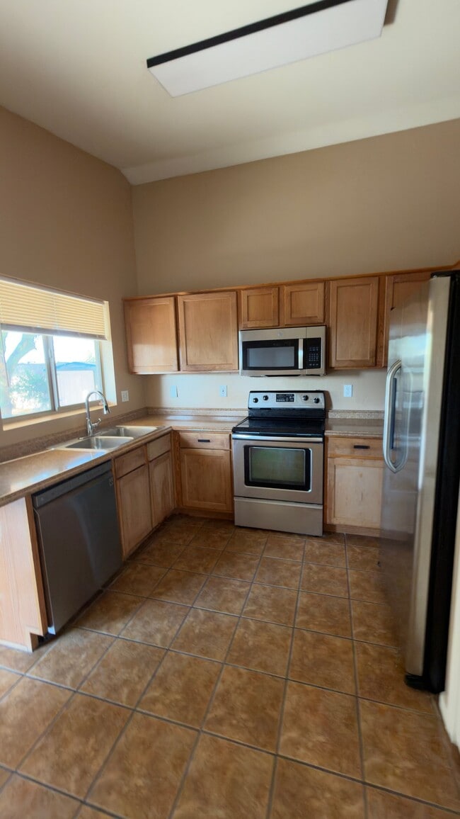 Building Photo - 14974 W Caribbean Ln