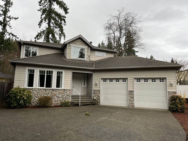 Primary Photo - Edmonds 3bed 2.5 House with large yard clo...