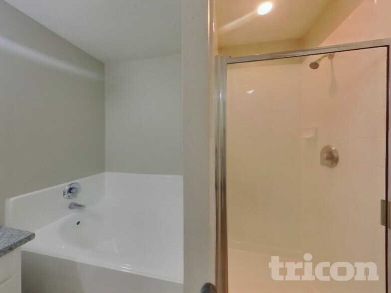 Building Photo - 1111 Chestnut Bough St