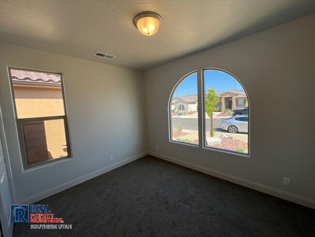 Building Photo - Newer home in Brio