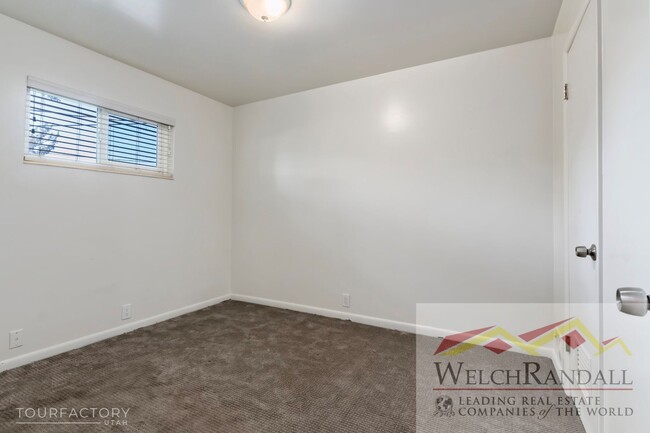 Building Photo - 3 Bed 2 Bath Millcreek Duplex.