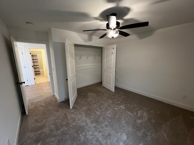 Building Photo - 129 Stewarts Lndg Dr