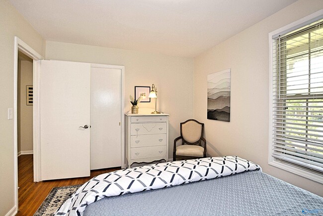 Building Photo - 207 Jones Valley Dr SW