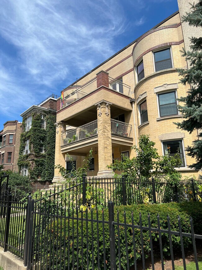 Primary Photo - 5841 N Kenmore Ave
