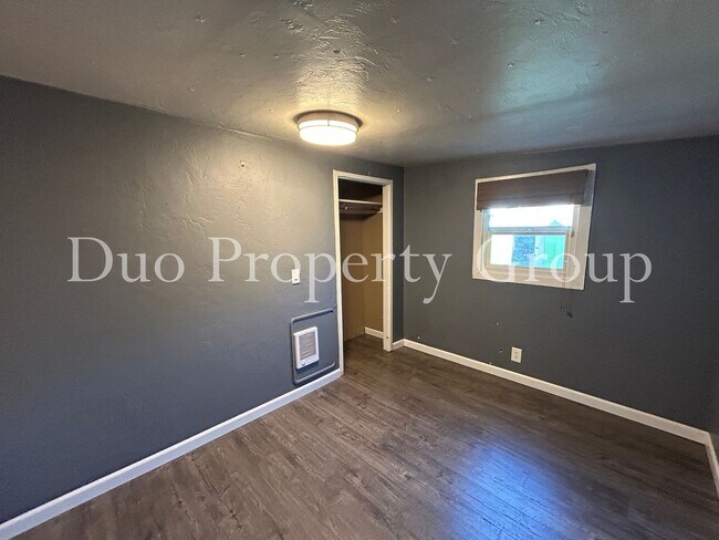 Building Photo - Bethel Danebo Home with Huge Yard and Storage