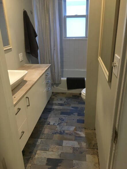 bath - 1711 3rd Ave N