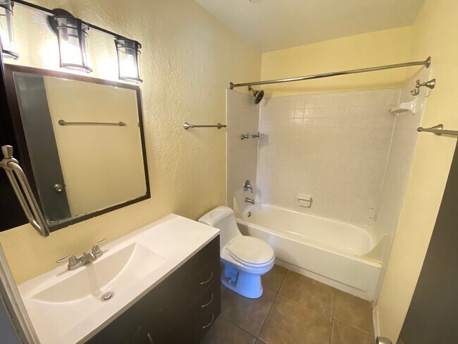 Building Photo - 650 Trinidad Ct