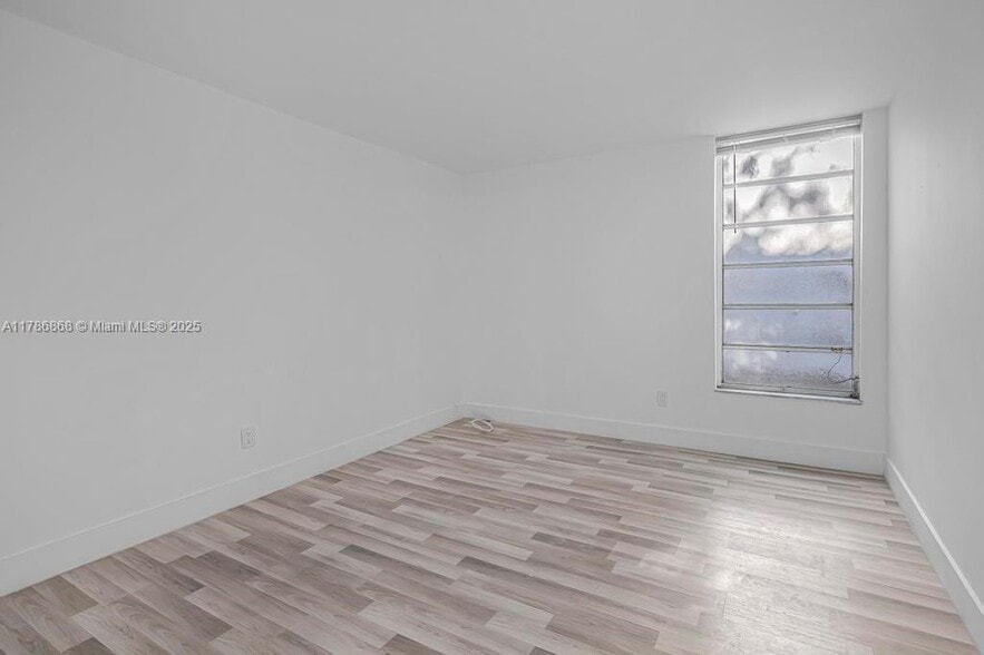 Building Photo - 110 Fontainebleau Blvd